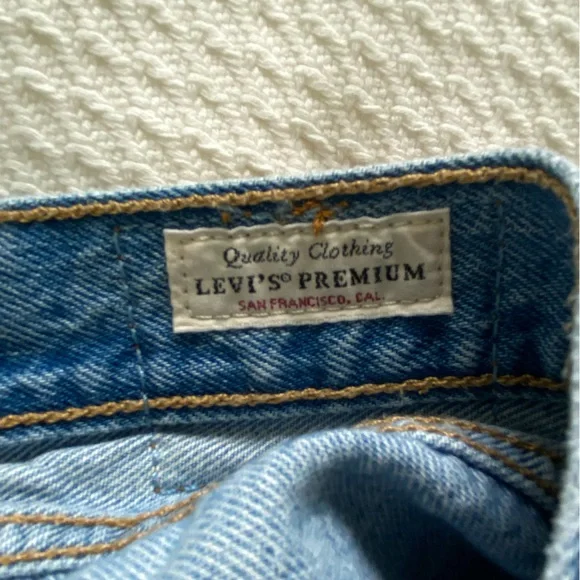 Premium Levis Shorts - Picture 2 of 10